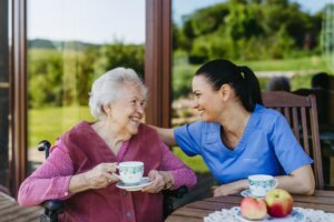 EmpowerMe Care Navigator doing a check-in with senior woman.